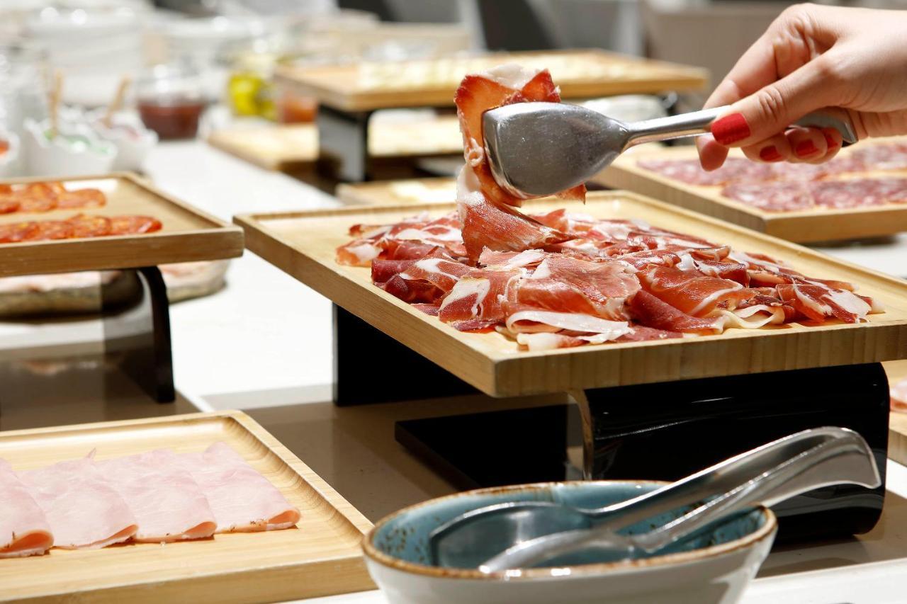 Hyatt Regency Hesperia Madrid Hotel Екстериор снимка